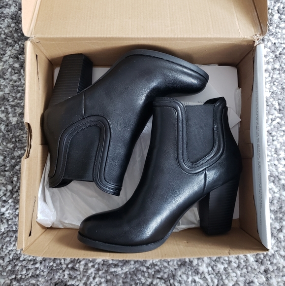 🆕️ Call It Spring Black Block Heel Chelsea Boot - Picture 6 of 7